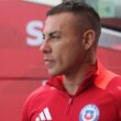 Primer plano a Eduardo Vargas con indumentaria de la Selección Chilena.