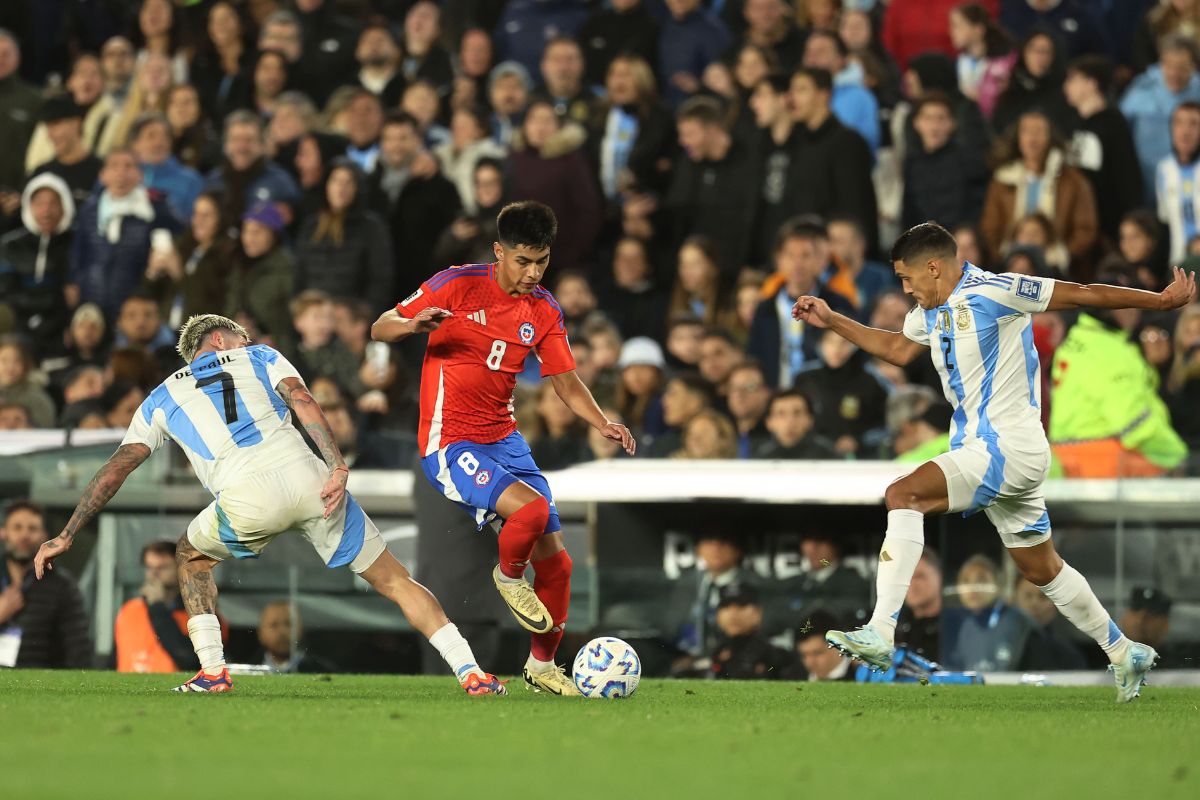 "Es un jugador que necesita cariño": Arturo Vidal sale en defensa de exatacante de la U tras recibir feroz ninguneo