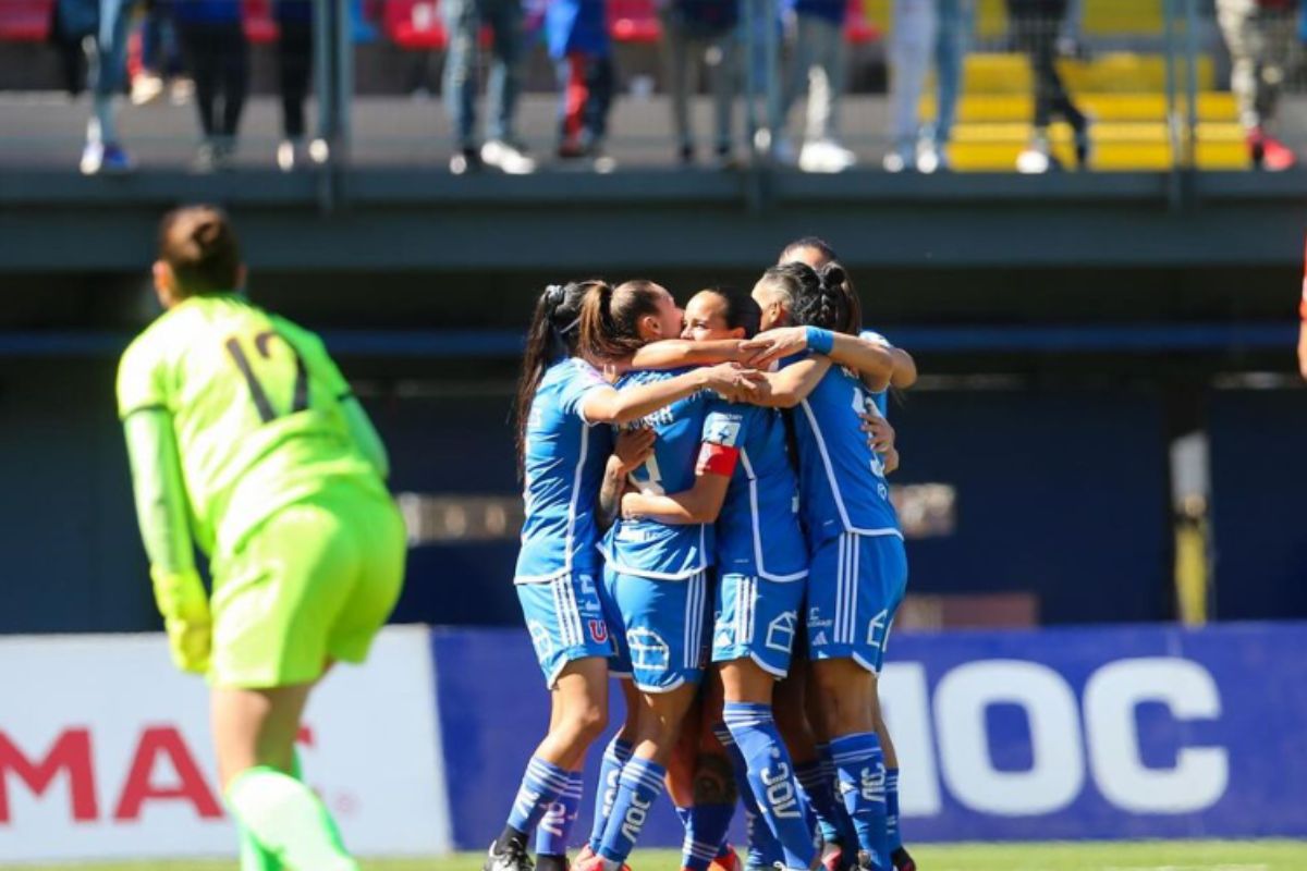 Llegó por casualidad a la U, hoy es una de las grandes figuras y confesó su amor por la hinchada: "Su cariño en cada partido"