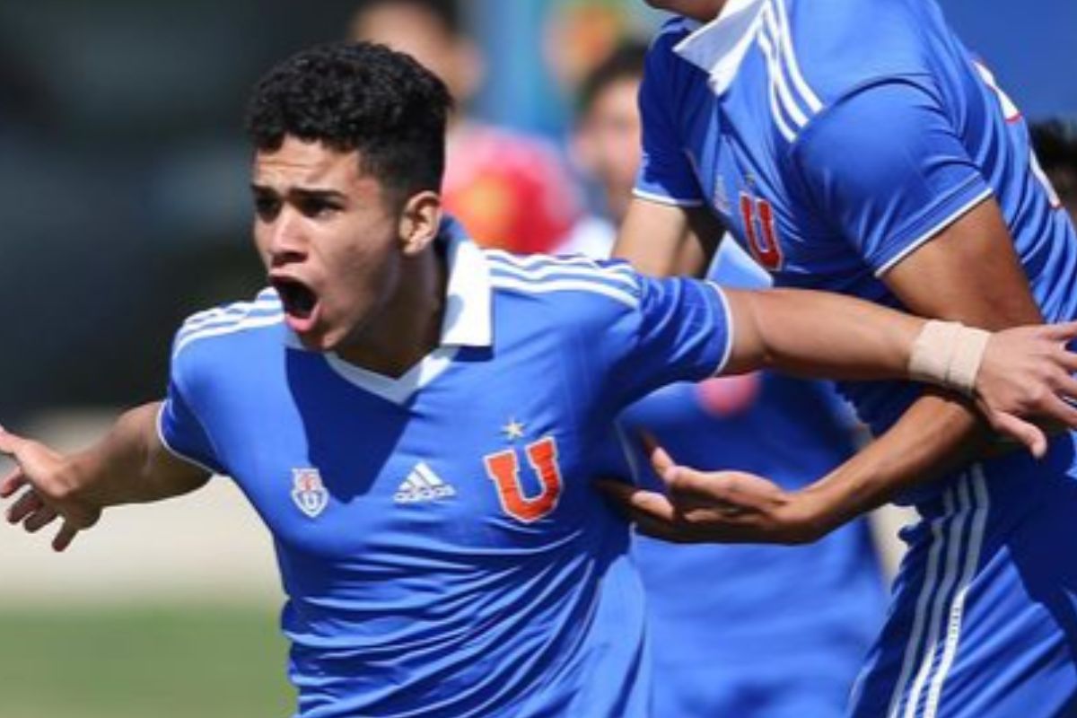 Es oficial: Universidad de Chile celebra el contrato profesional para joven promesa del club