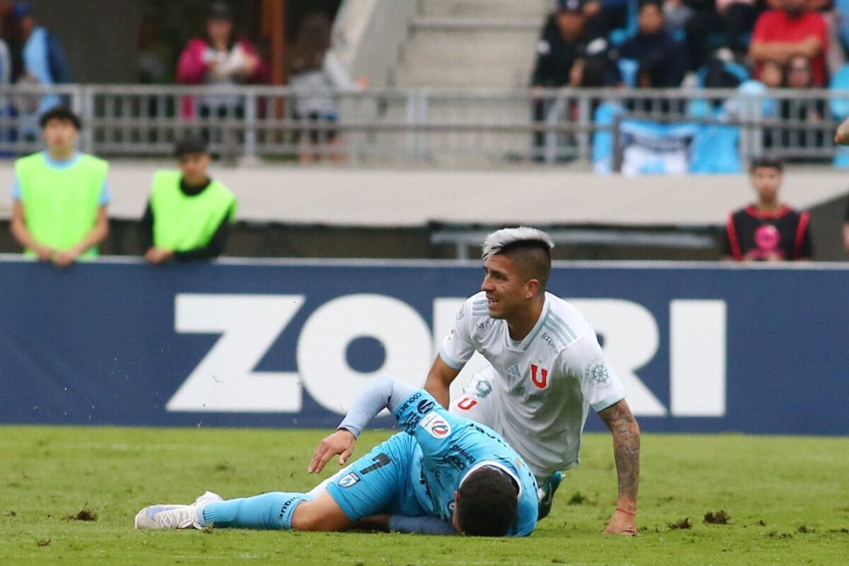 Leandro Fernández momentos antes de ser expulsado frente a Deportes Iquique.