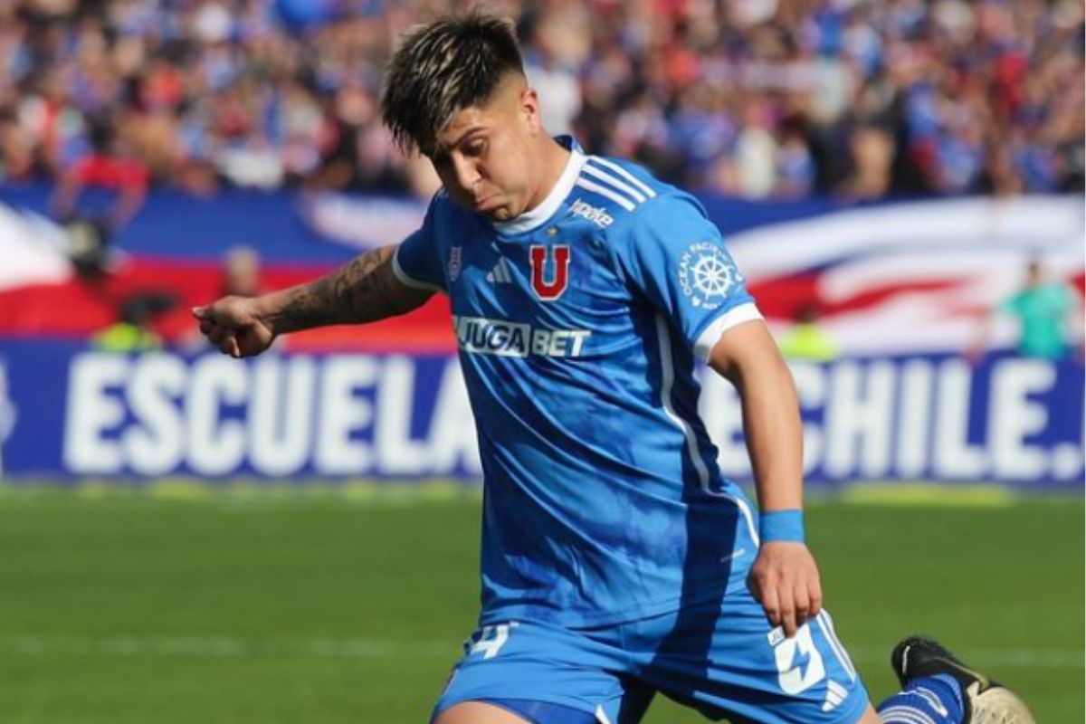 Marcelo Morales con la camiseta de Universidad de Chile.