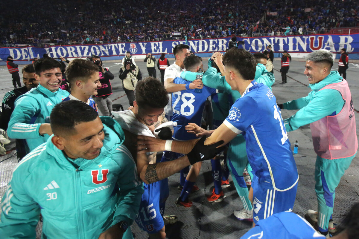 Futbol, Universidad de Chile vs San Antonio Unido. Cuartos de final, Copa Chile 2024. Los jugadores de Universidad de Chile celebran el triunfo contra San Antonio Unido durante el partido de Copa Chile disputado en el estadio Nacional en Santiago, Chile. 01/07/2024 Jonnathan Oyarzun/Photosport Football, Universidad de Chile vs San Antonio Unido. 2024 Copa Chile Championship. Universidad de Chile's players reacts after winning against San Antonio Unido during Copa Chile match held at the Nacional stadium in Santiago, Chile. 01/07/2024 Jonnathan Oyarzun/Photosport