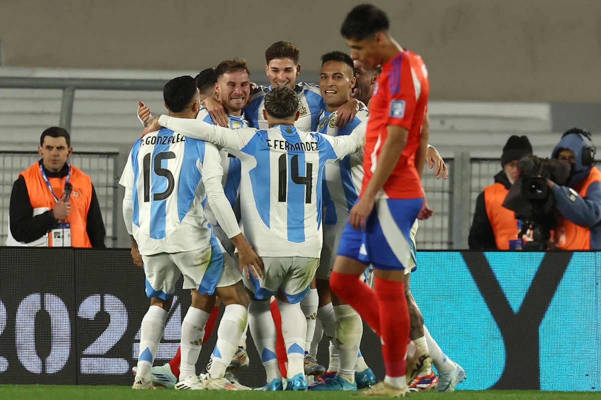 Ricardo Gareca se gana las críticas por no citar a jugador de la U a La Roja: "Parece que ve muy poco la liga"