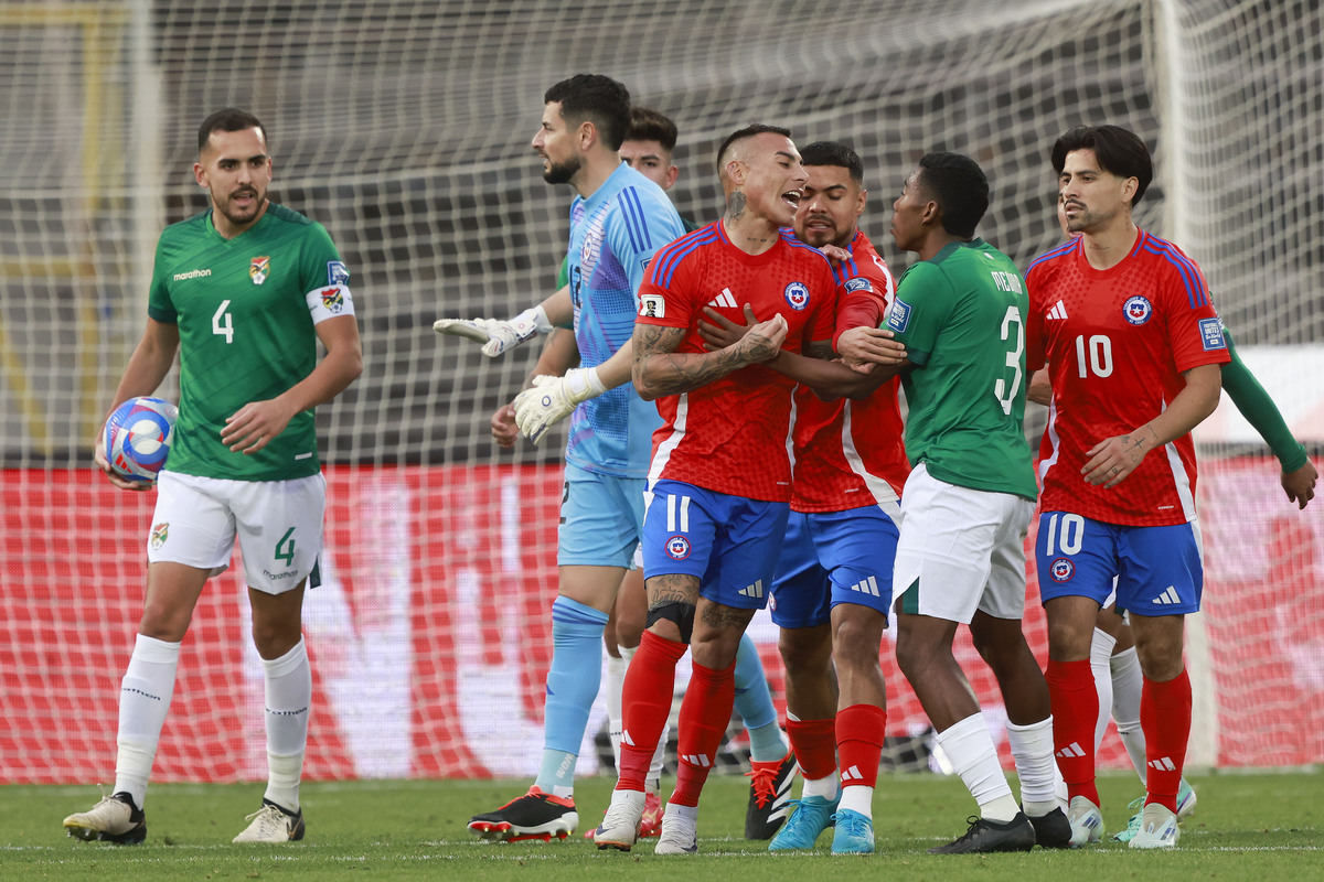 Eduardo Vargas recibe tremendo respaldo tras su polémico gol a Bolivia: "Hizo lo que tenía que hacer"