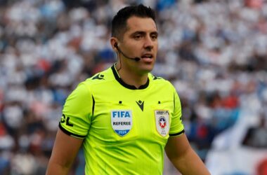 "El lapidario informe arbitral de Cristián Garay contra la U tras el clásico universitario"