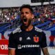 Joaquín Larrivey celebrando un gol con Universidad de Chile.