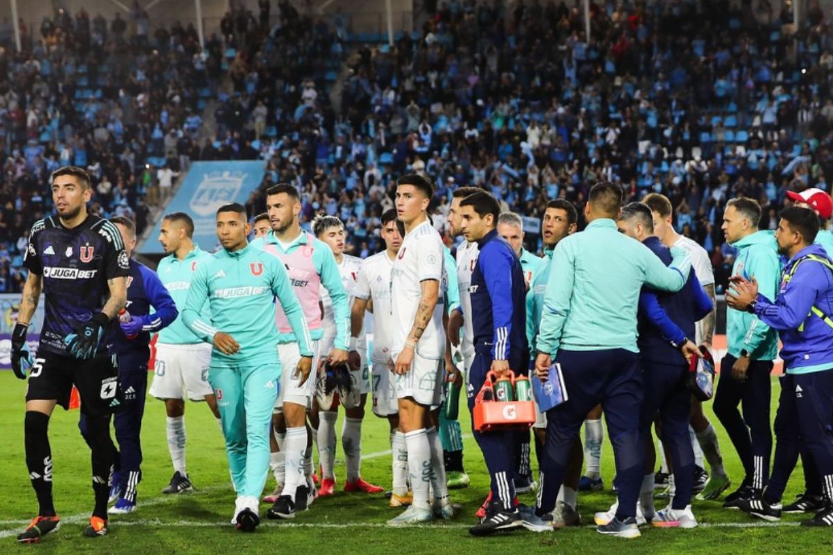 Revelan la charla de Gustavo Álvarez en la mitad de la cancha tras la derrota ante Iquique: “Nos dijo que…”