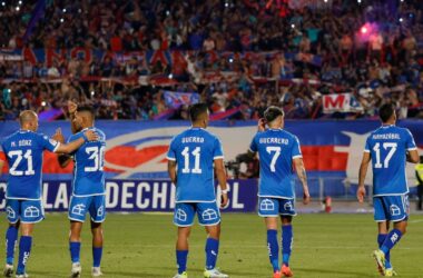 "Un bálsamo para la U: los azules le ponen presión a Colo-Colo tras triunfo clave ante Unión La Calera"