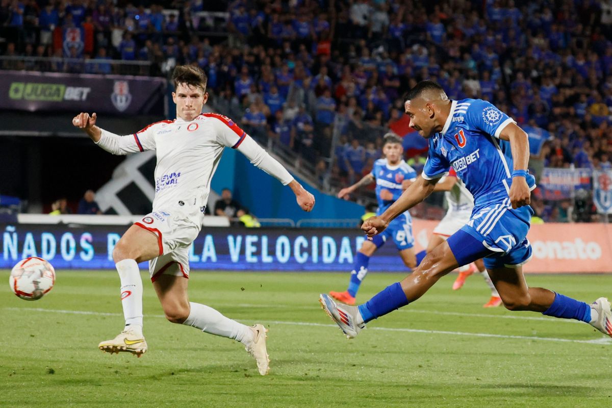 "No está en la dinámica del equipo": Gonzalo Fouillioux barre el piso con jugador de la U por su bajo rendimiento