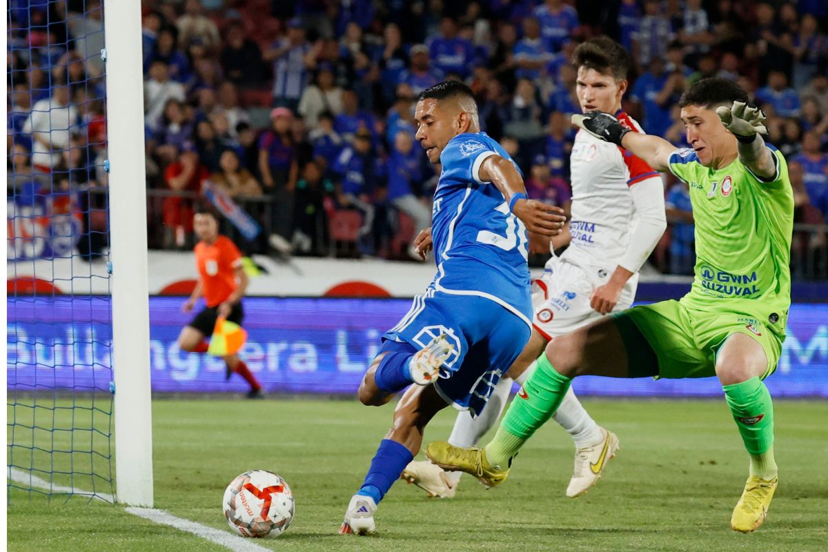 "No está en la dinámica del equipo": Gonzalo Fouillioux barre el piso con jugador de la U por su bajo rendimiento