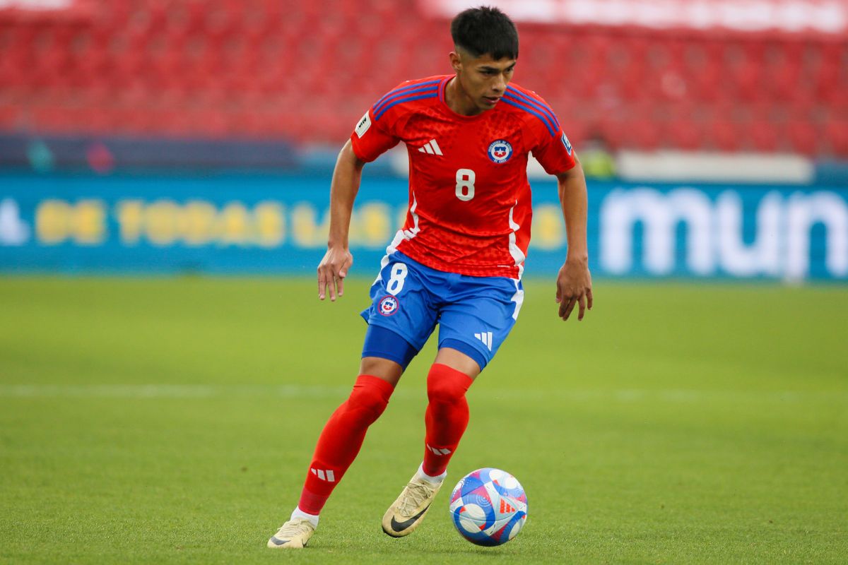 Juan Cristóbal Guarello sale en defensa de exjugador de la U ante período crítico que vive La Roja: "Pero en este momento..."