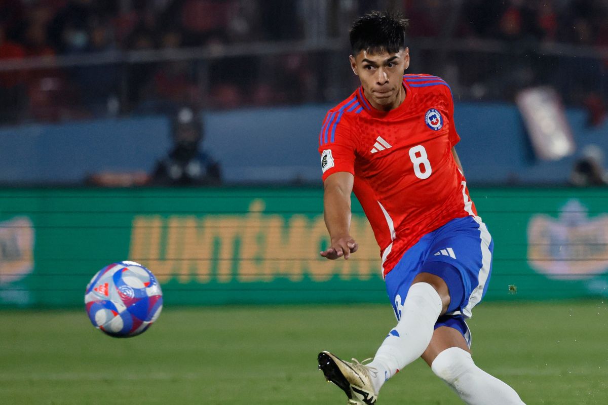 "Es un gran responsable de la derrota": Darío Osorio es destrozado por los hinchas de La Roja por una particular jugada ante Brasil