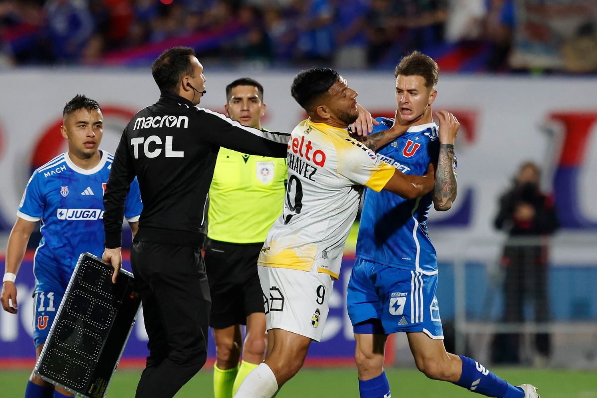 "No hay explicación": hinchas estallan ante polémica en el partido de la U frente Coquimbo Unido