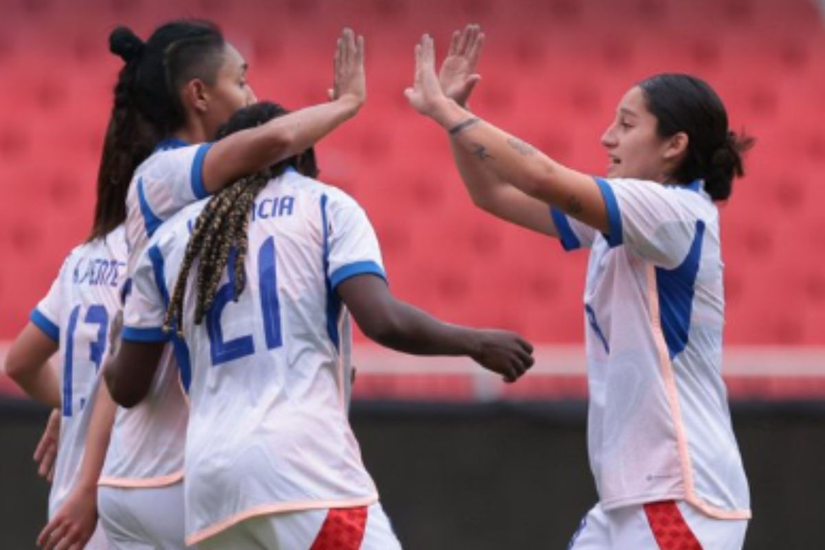 Llega dulce para los Playoffs: delantera de la U anota un doblete en triunfo de La Roja ante Ecuador