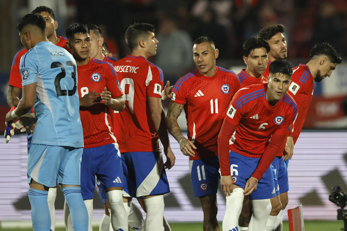 Con tres ex U desde el arranque: la formación que prepara La Roja para visitar a Colombia