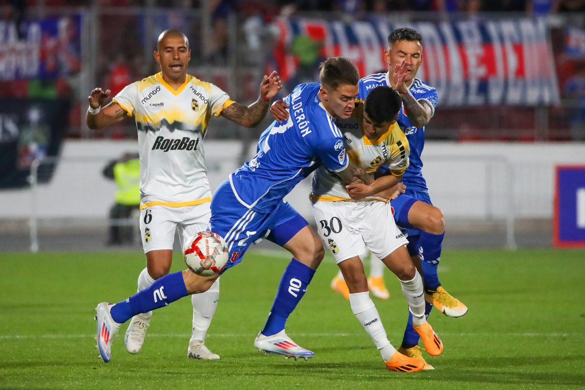 "¿Entrenará en la semana?": hinchas de la U destrozan nivel de este jugador ante Coquimbo Unido