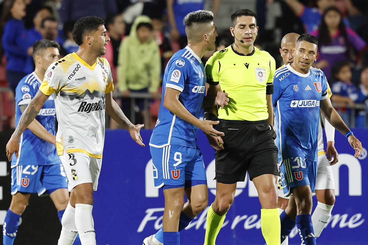 "¿Entrenará en la semana?": hinchas de la U destrozan nivel de este jugador ante Coquimbo Unido