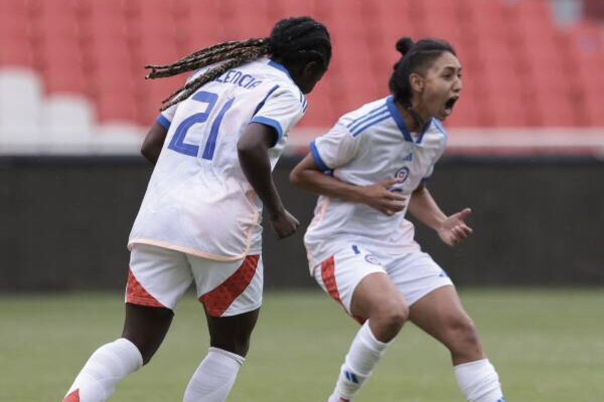 Con dos Leonas: Luis Mena entrega la lista de convocadas para La Roja Femenina contra Uruguay