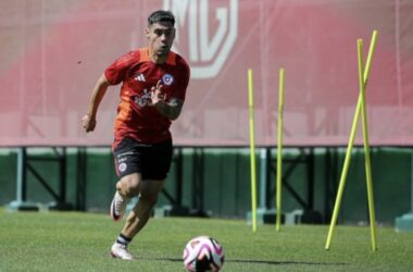 "Afina la apuntería: Felipe Mora ya se encuentra en Chile entrenando con miras a la doble fecha eliminatoria"