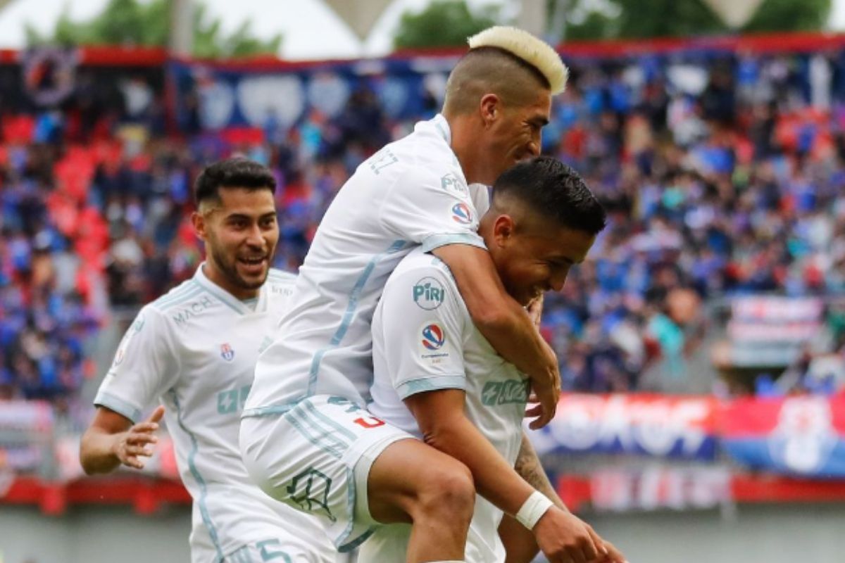 Universidad de Chile celebrando un gol contra Ñublense.