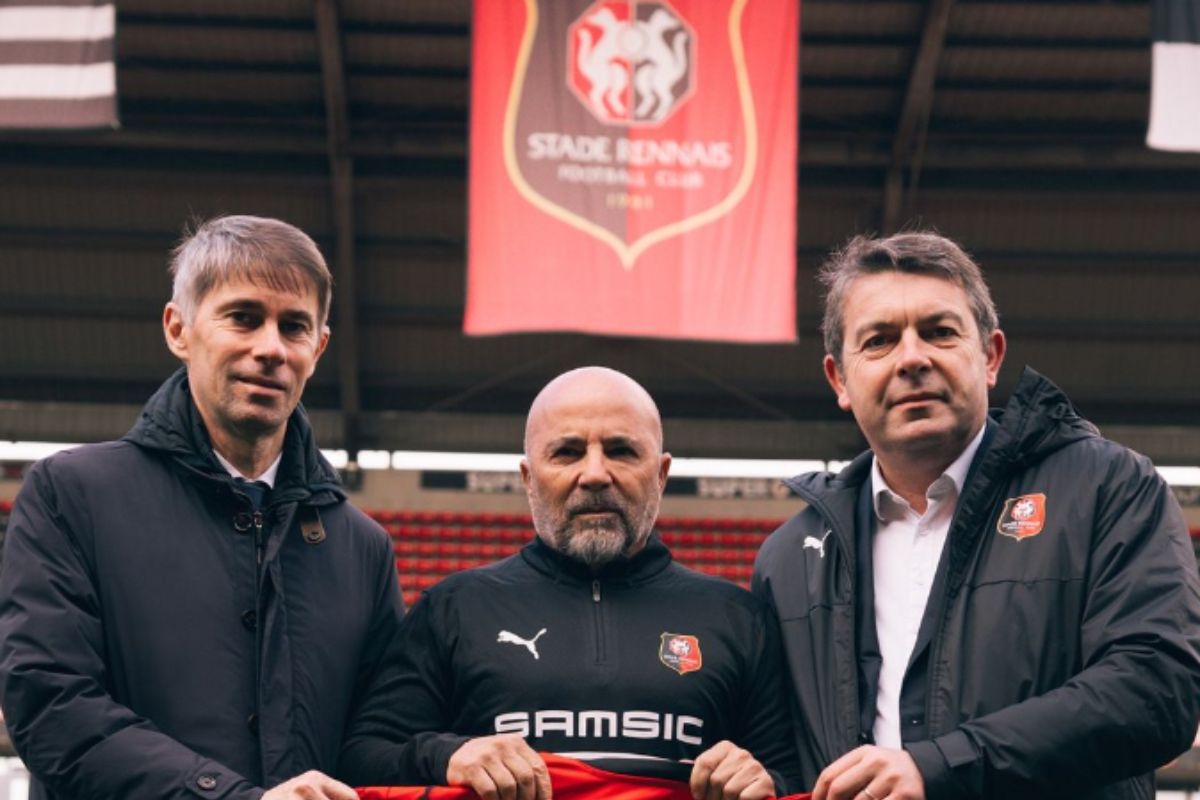 Es oficial: exentrenador de la U llega a emblemático club de la Ligue 1 de Francia