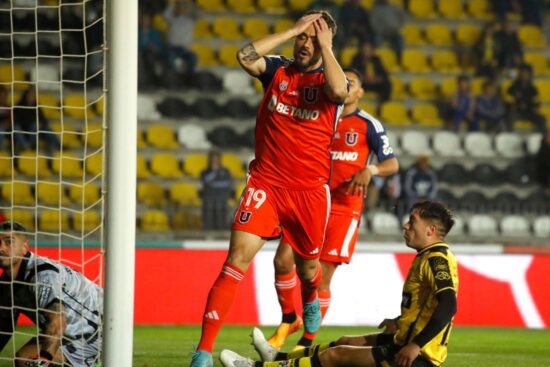 El jugador de la U que podría dejar el plantel pero igualmente jugar Copa Libertadores