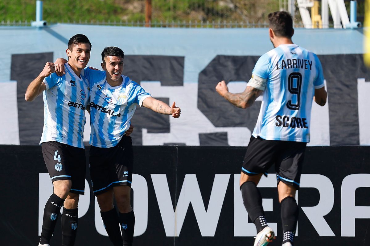 Se la jugó: Joaquín Larrivey recomienda a jugador de Magallanes para Universidad de Chile