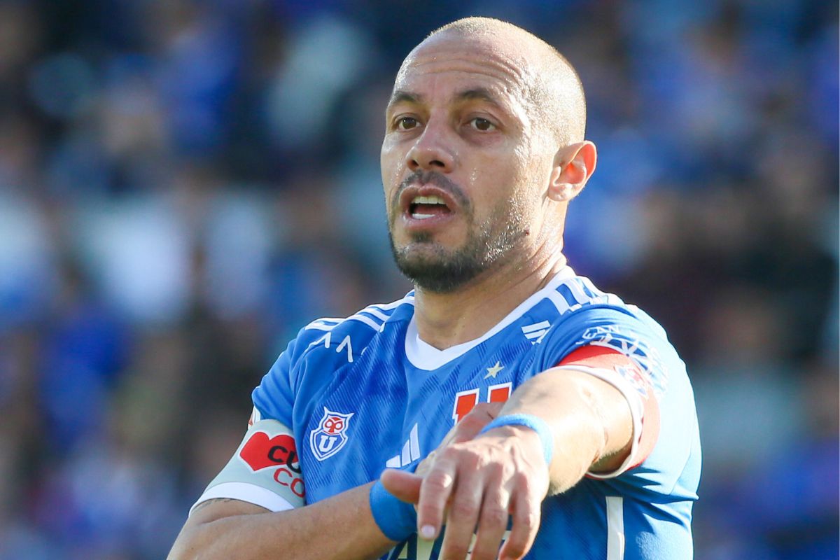 La lista definitiva: Marcelo Díaz aclara qué jugadores saldrán y continuarán en Universidad de Chile para el 2025