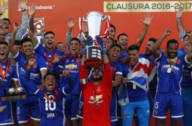 Universidad de Chile celebrando un título del Torneo de Clausura 2017-17.