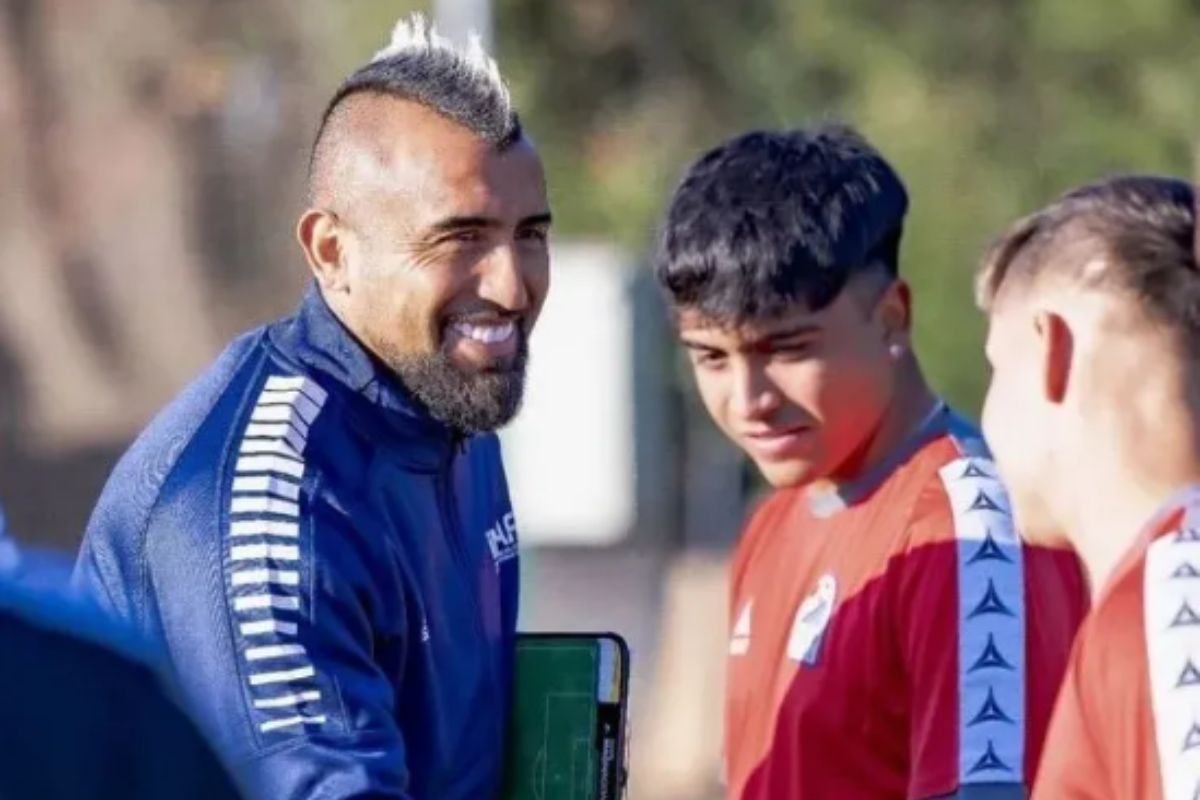 Se desató la polémica: Johnny Herrera barre el piso con el curso de entrenador que aprobó Arturo Vidal