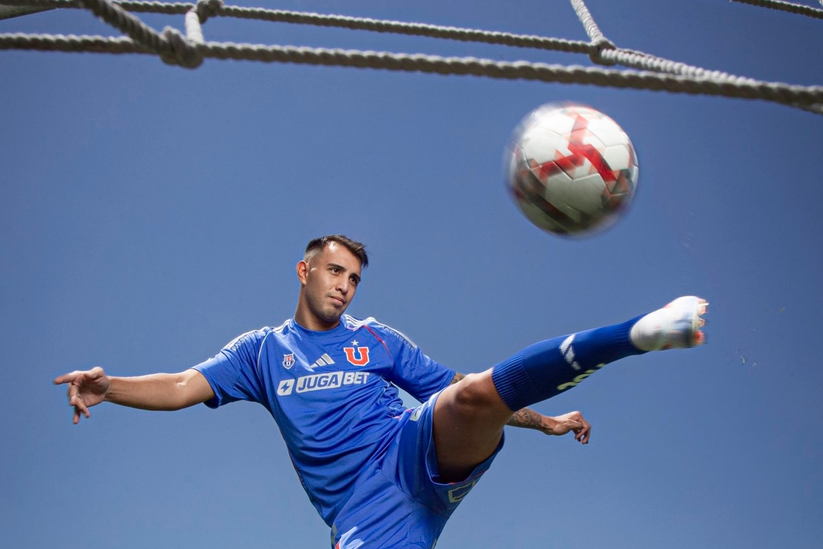 La U presentó a su goleador: Rodrigo Contreras ya es nuevo jugador del Romántico Viajero