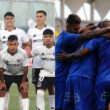 Jugadores de Colo Colo y Universidad de Chile.