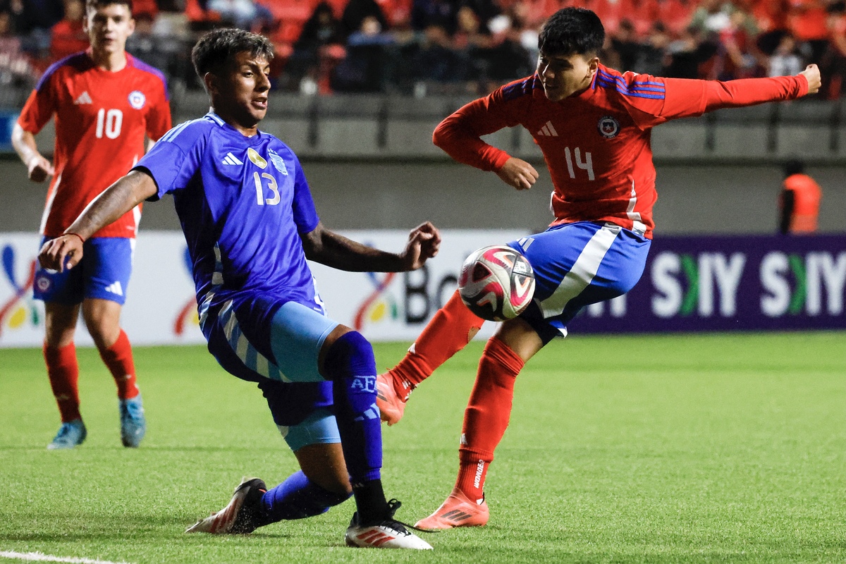 Es uno de los grandes proyectos de la U, la está rompiendo en el Sudamericano Sub-20 y podrían blindarlo