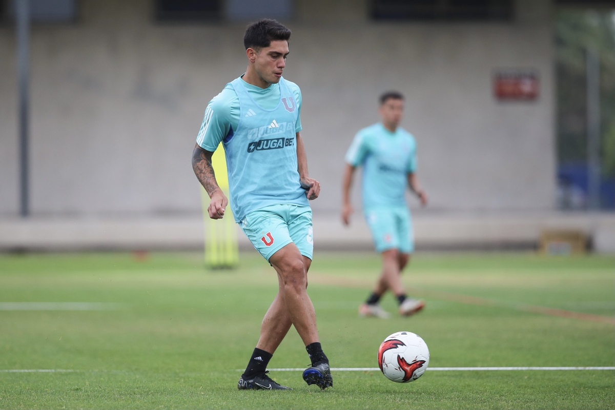 Gonzalo Montes vive su primer entrenamiento y defiende su fichaje en la U: “He hecho las cosas bastante…”