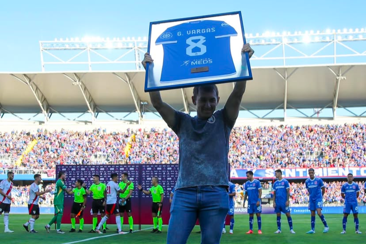 Uno homenajeado y dos como hinchas: Los campeones de la Sudamericana que alentaron a la U en Concepción