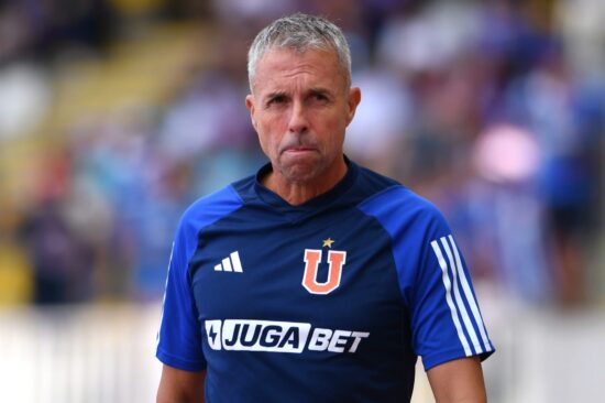 Gustavo Álvarez con la camiseta de la Universidad de Chile.