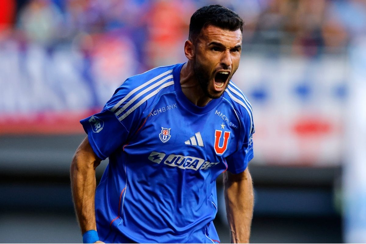 Fabricio Formiliano celebra su gol con Universidad de Chile en Copa Chile.