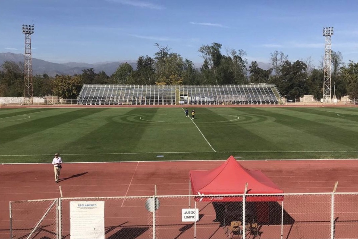 “La cancha está filete”: Cuadro amateur invita a la U a jugar un amistoso para no perder ritmo de competencia