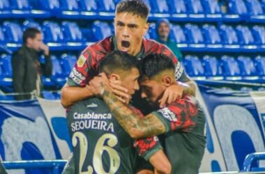 Emmanuel Ojeda celebrando un gol en Huracán.