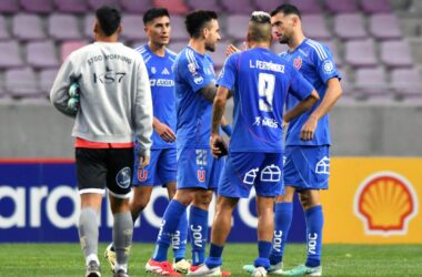 "La acalorada discusión entre los hinchas de la U por esta situación en el partido ante Santiago Morning: 